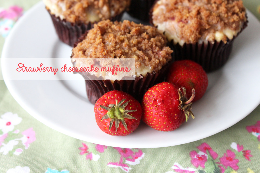 strawberry-cheesecake-muffin